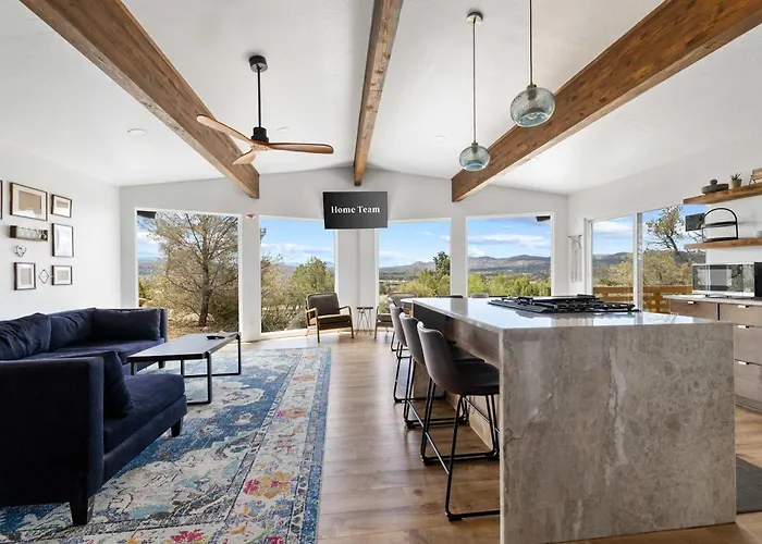 The Sanctuary At Heights - Hot Tub - Gym Holiday home *